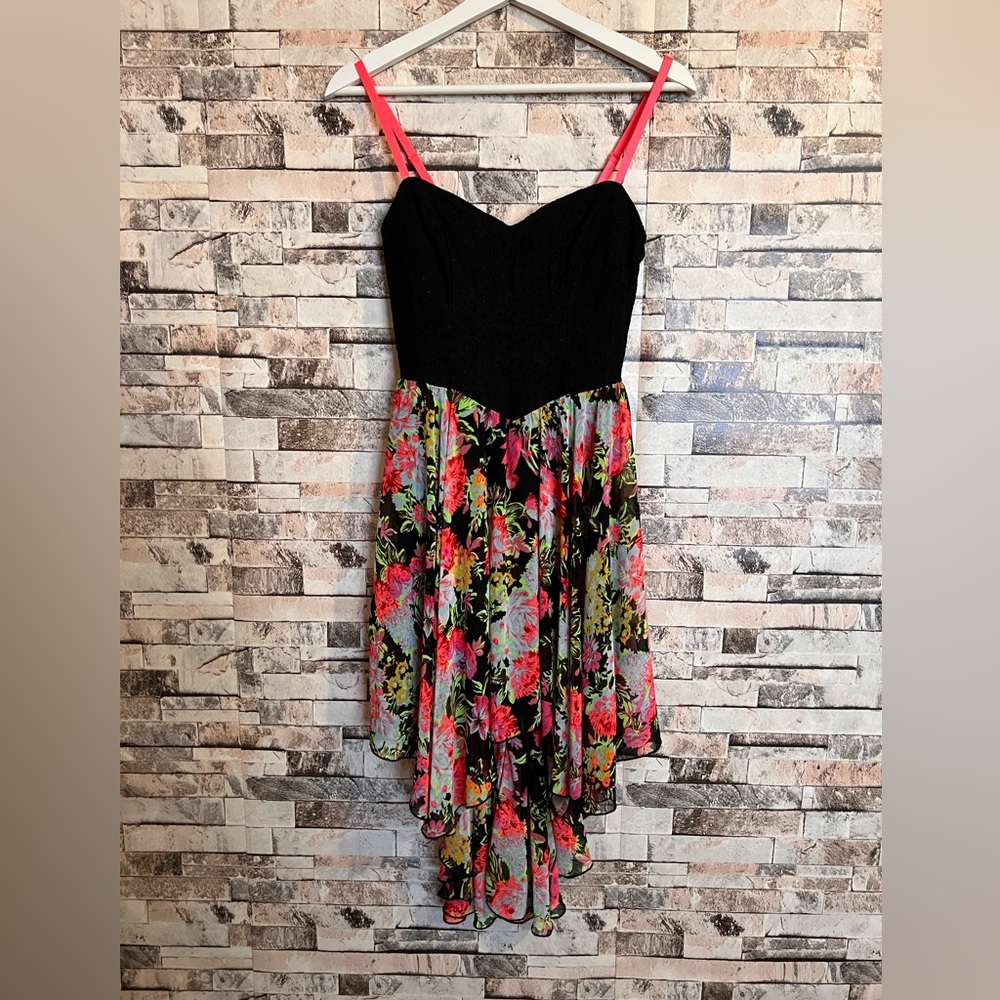 Asymmetrical dress! Black and floral